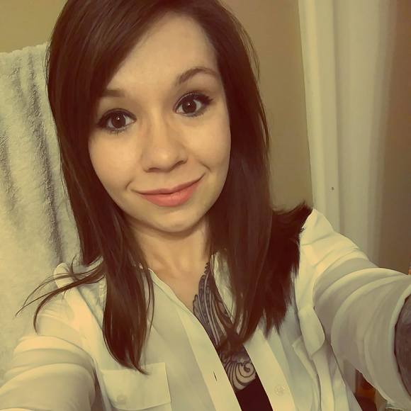 Meet your Posher, Stephanie - Picture 1 of 1